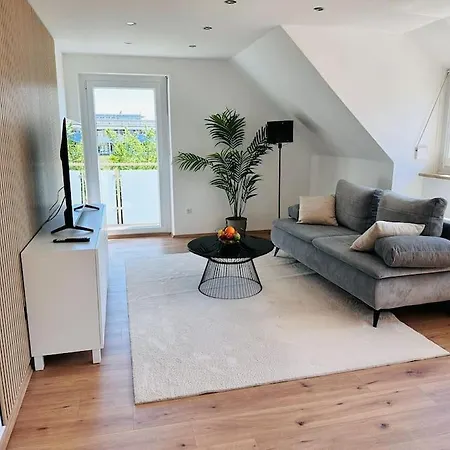 Fuer 6 Personen Wlan Balkon Parken Stilvoll Appartamento Augusta